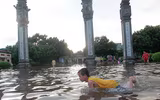 Hà Nội: Sân chơi biến thành 